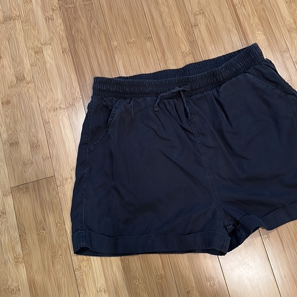 Universal Thread shorts size medium women’s - Picture 3 of 5